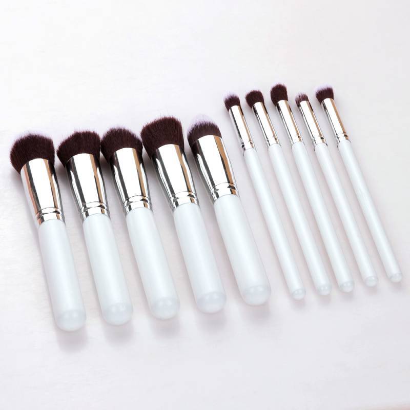 Makeup Brush Set With Artificial Fiber Bristles And Wooden Handles For Professional Artists
