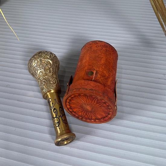 Telescop din alamă formă cilindrică gravat nautic pirat binoclu cu cutie maro din piele telescop funcțional