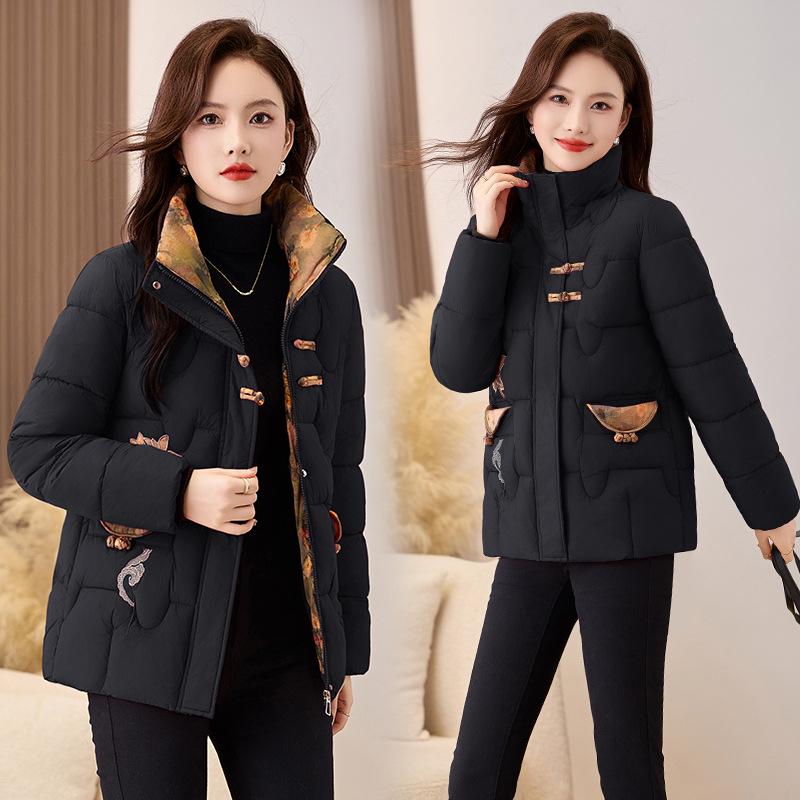 

2024 Зимнее Модное Хлопковое Пальто для Женщин: Новая китайская стильная печатная толстая куртка с воротником-стойкой, теплая верхняя одежда JX8290 XXL 130-140 jin чёрный