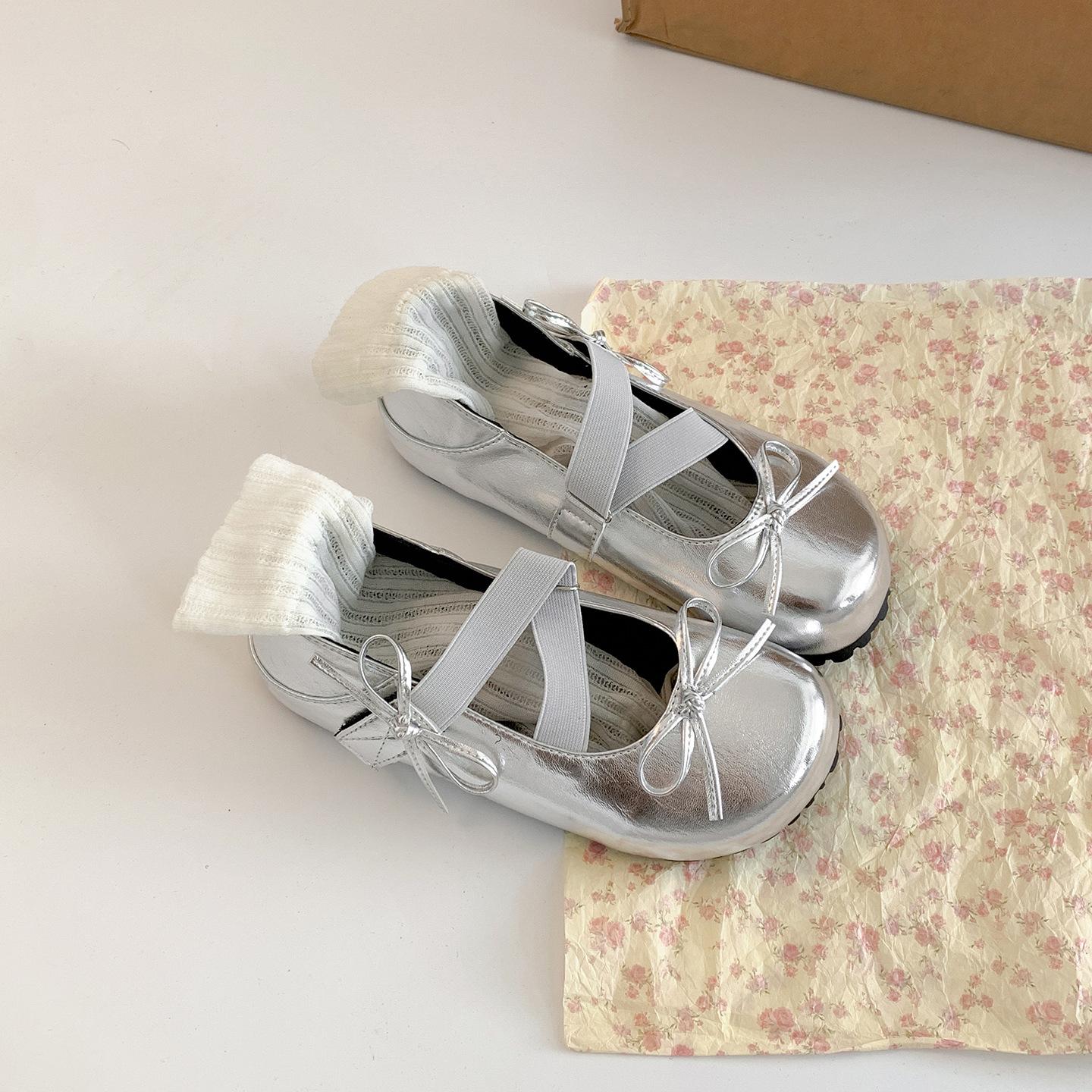 

Белые балетки во французском стиле на плоской подошве с неглубоким вырезом и внутренней высотой, женские летние новинки 2025 года, туфли Мэри Джейн для ношения с юбкой 40 серебряный