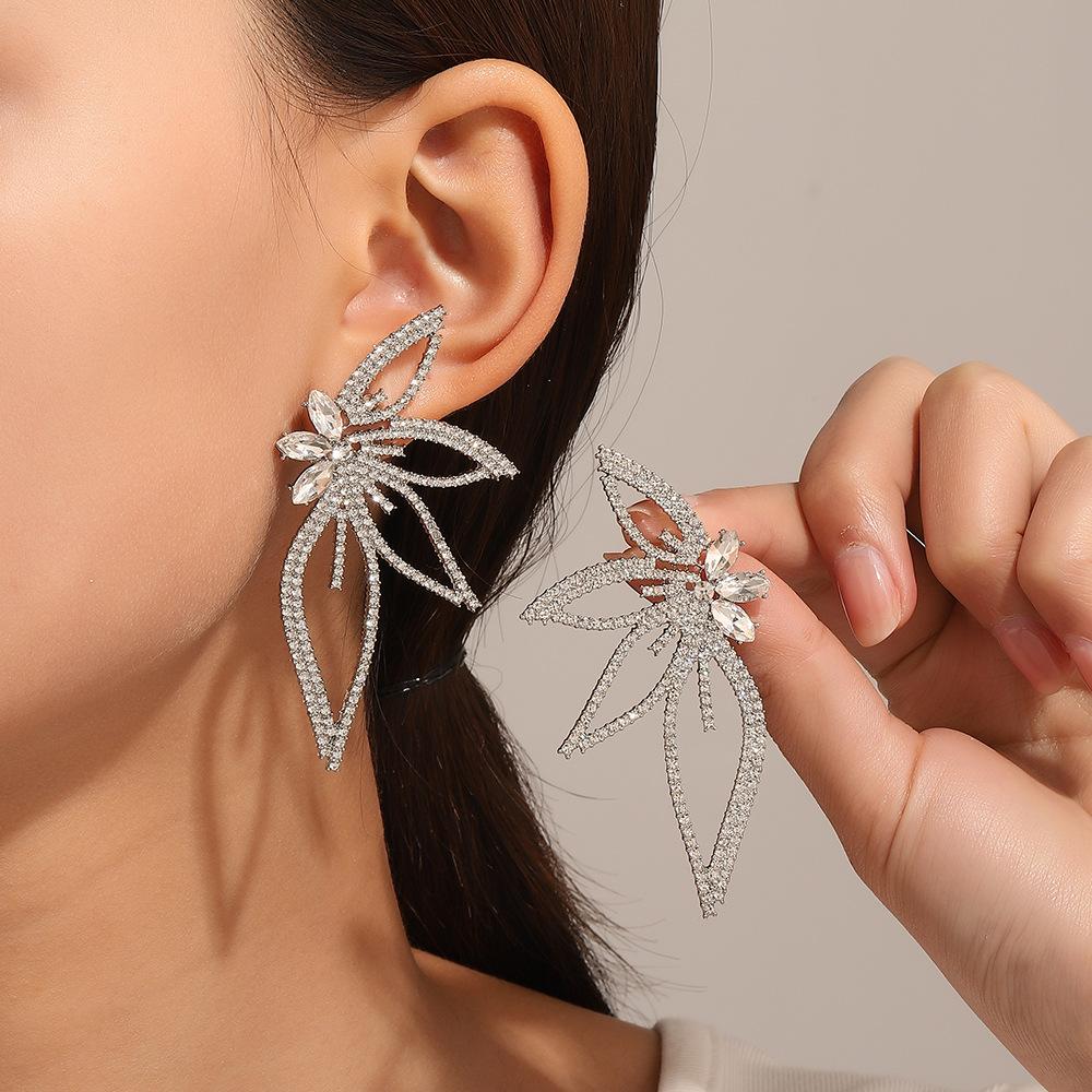 Women's Personality Fashion Big Earrings with Full Rhinestones Inlaid Maple Leaf Shape Luxury Stud Earrings for Party Wedding