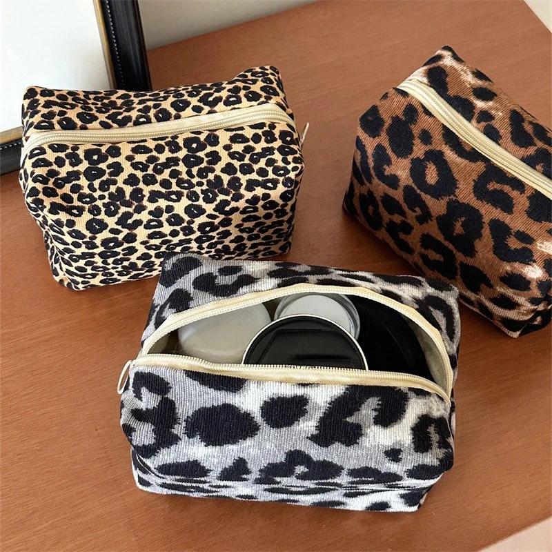 Autumn and Winter Leopard Print Makeup Bag Large Capacity Toiletry Bag Women's Makeup Pouch Travel Cosmetic Organizer Bag