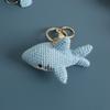 Niedlicher Ozean-Serie Häkel-Schlüsselanhänger Handgemacht Gestrickter Tropenfisch-Schlüsselanhänger Kreativer Häkel-Haifisch-Puppe-Schlüsselanhänger