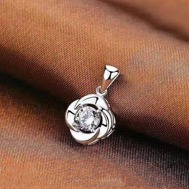 Classic White Gold Four-Leaf Clover and Rose Pendant Necklace for Women