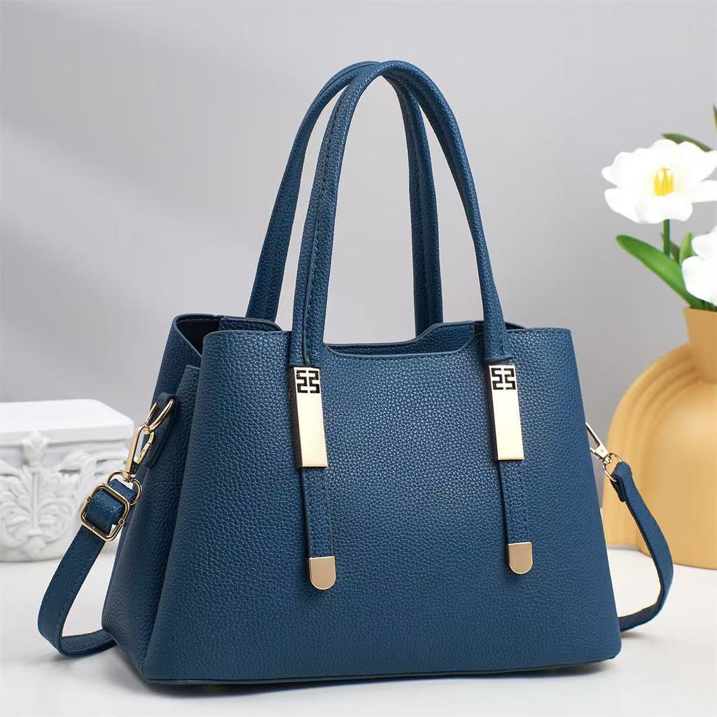 Womens Vintage Style Pu Motorcycle Bag With Zipper Closure For Day Use