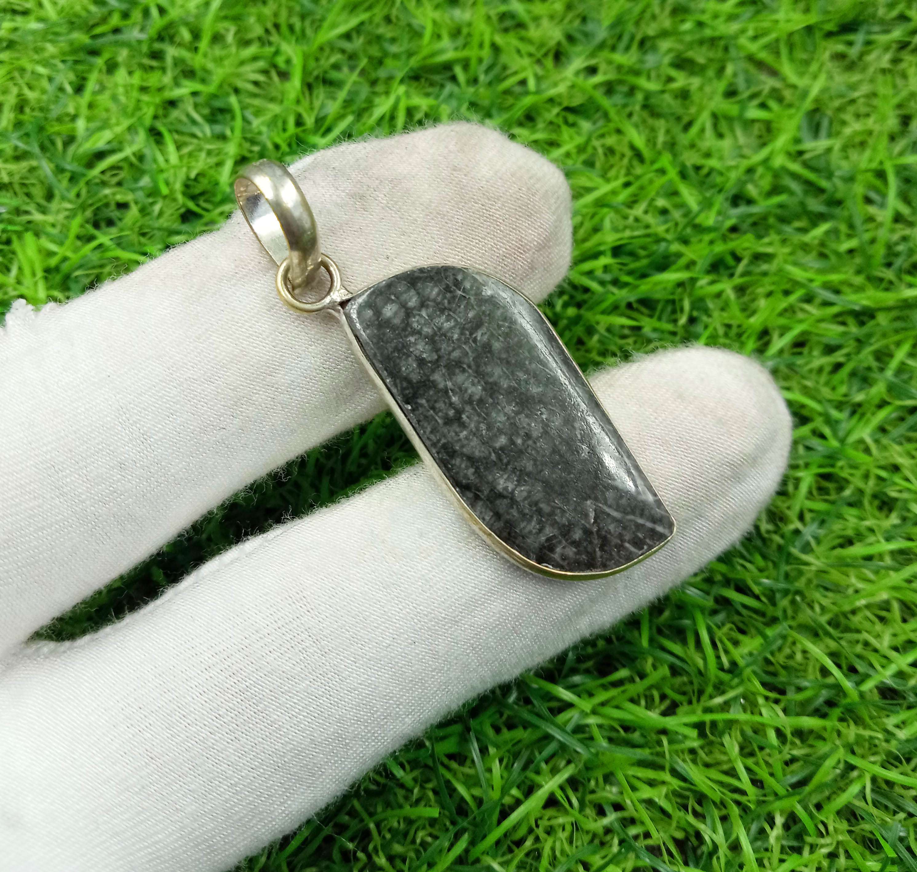 

Черный ископаемый коралловый драгоценный камень 925 пробы с серебряным покрытием Подвеска безеля DEP-461