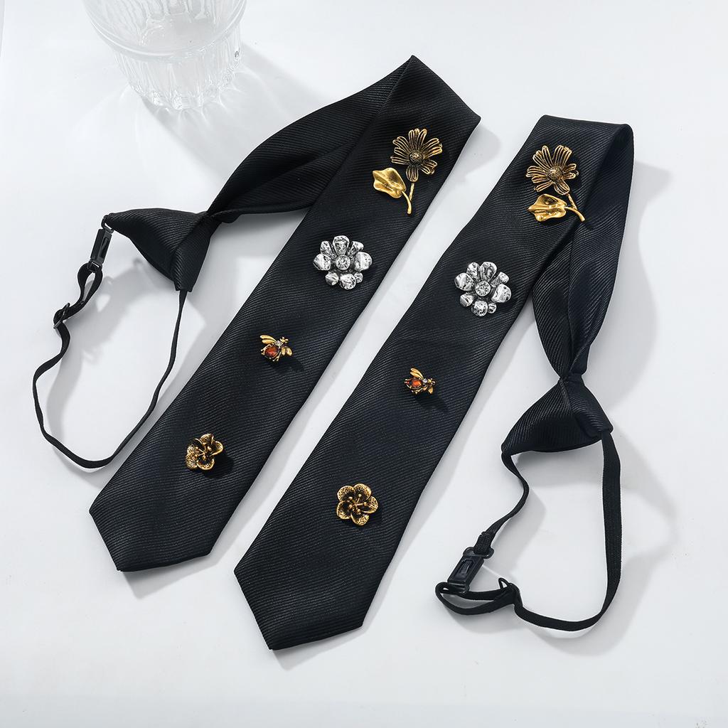 Female Coldness Wind Flower Insect Necklace