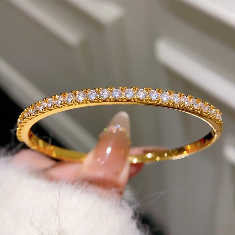 

24K Gold-Plated Zircon Round Buckle Bangle - Exquisite, Luxurious & Versatile Women s Jewelry.