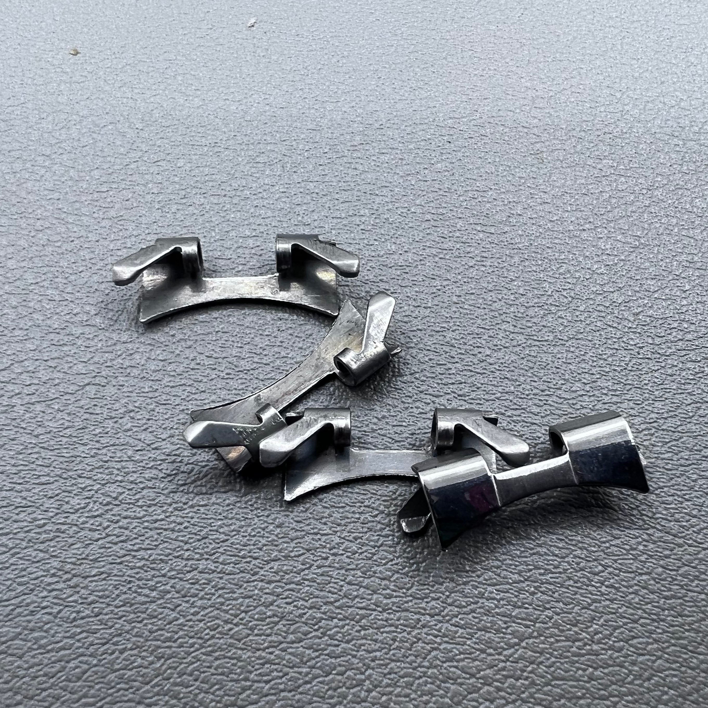 

3 комплекта полированных серебристых изогнутых концевых звеньев, шпильки, браслет, ремешок для часов #89