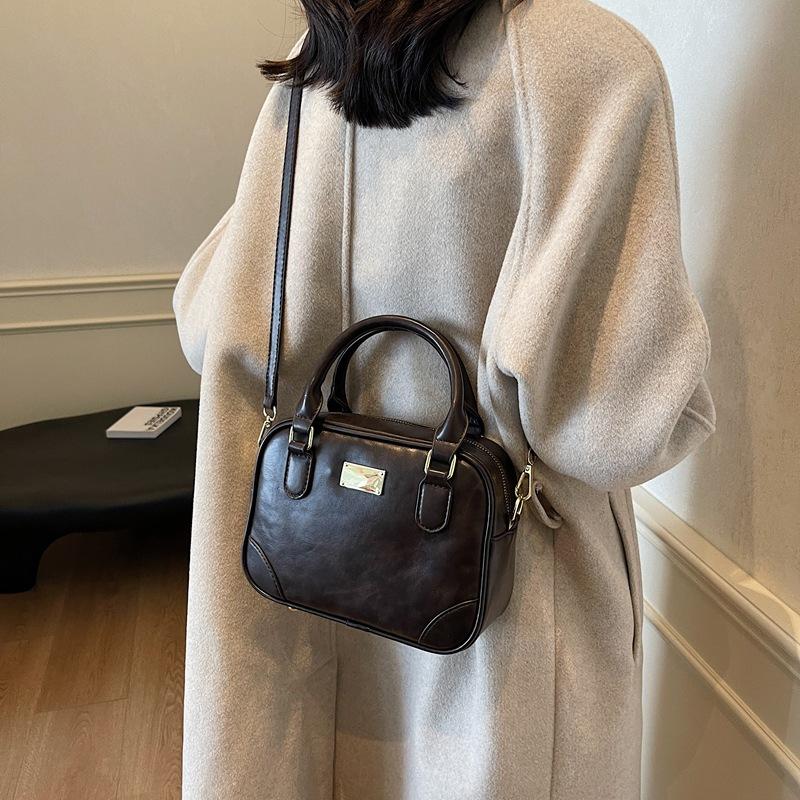 Premium Texture Small Bag Women's 2025 Autumn and Winter New Portable Pillow Bag Boston Design Commuter Messenger Bag