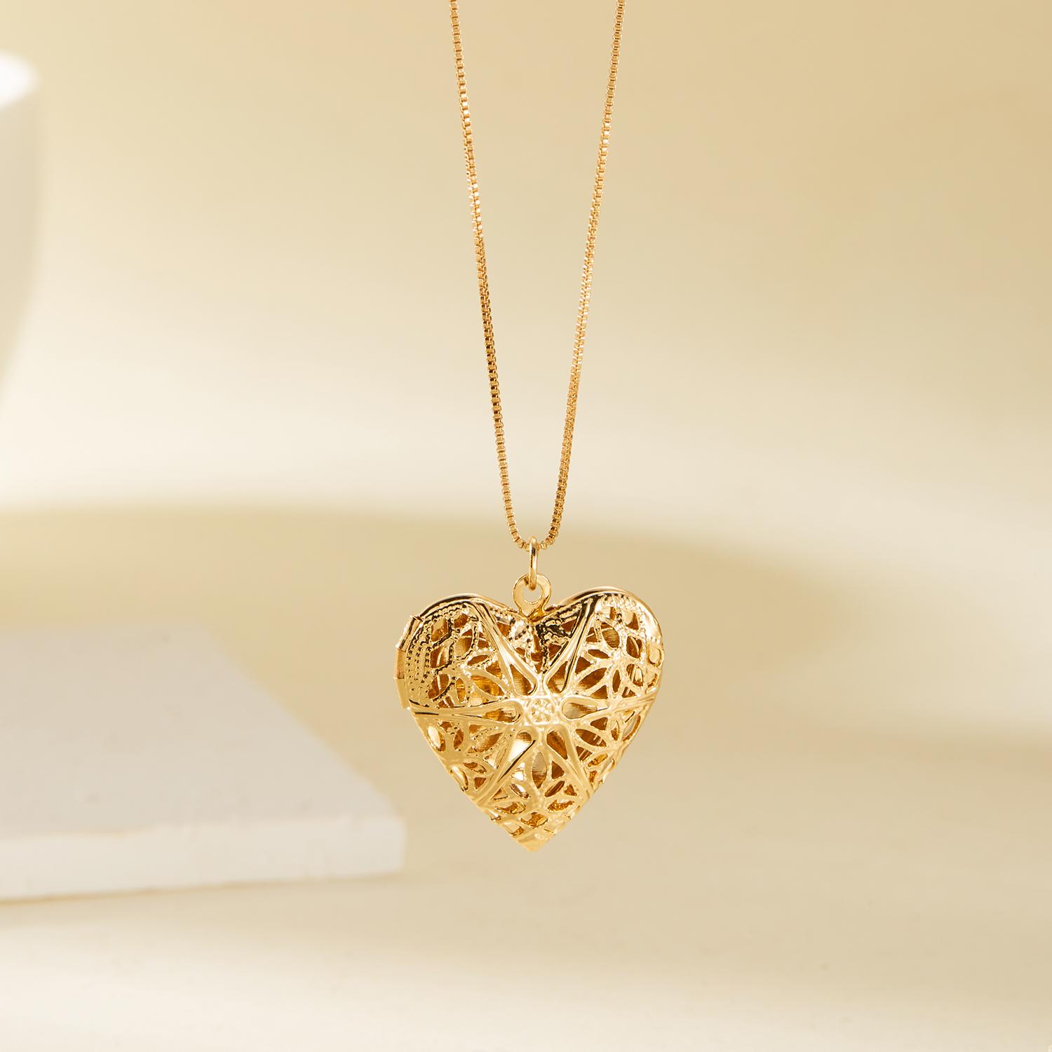 

Custom Picture Men s and Women s Necklaces Heart Pendant Becklace Family Personalized Simple Anniversary Gift
