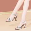 Sandali da donna estivi 2025 estivi open-toe morbida pelle cinturino trapano fibbia a un cinturino tacco alto spesso modello versatile da donna estivo bocca di pesce