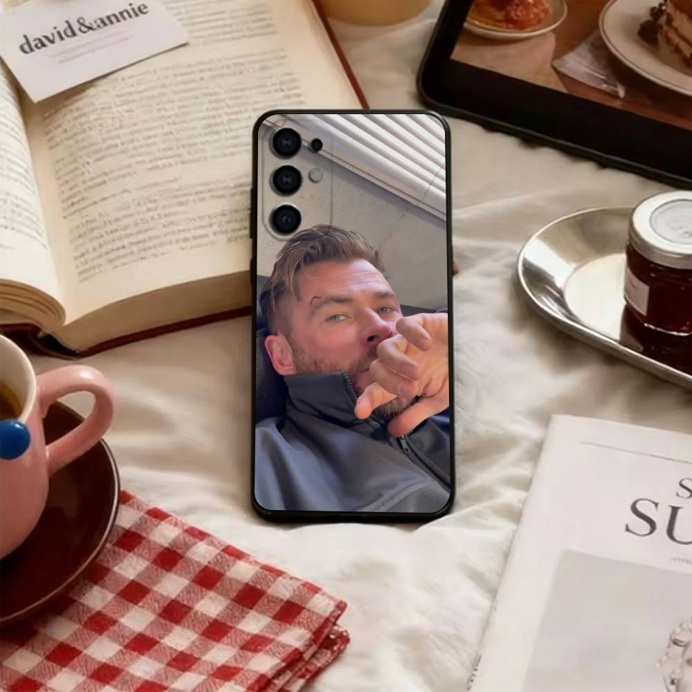 

Chris Hemsworth Phone Case For Samsung S25,S24,S21,S22,S23,S30,Ultra,S20,Plus,Fe,Soft Silicone Black Cover Samsung S21plus