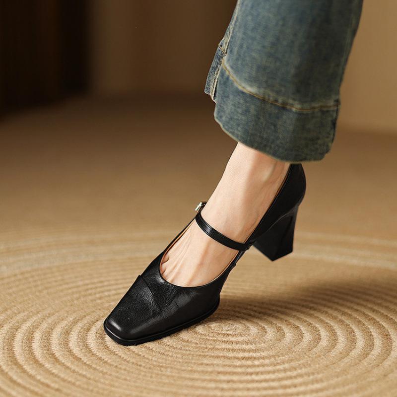 

New four-season women s single shoes square head casual single shoes leather small leather shoes buckle comfortable beef tendon soft sole large 40 чёрный