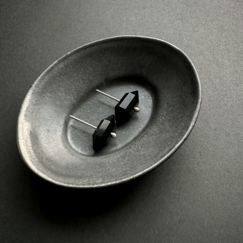 SUZURAN sable seed earring_black tourmaline