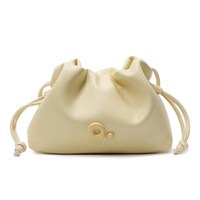 The Cloud Bag Is A Fashionable Casual and High-end Crossbody Bag for Women's Daily Commuting