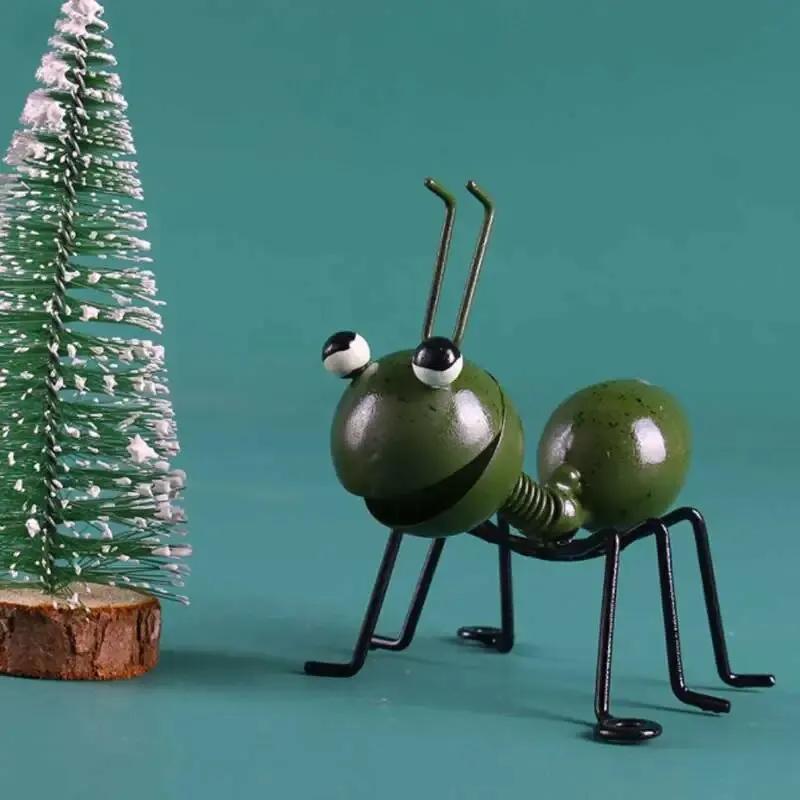 

Металеві мурахи. Прикраса саду, паркан. Газон. Спальня. Вітальня. Підвісна стіна. Прикраса. зелений