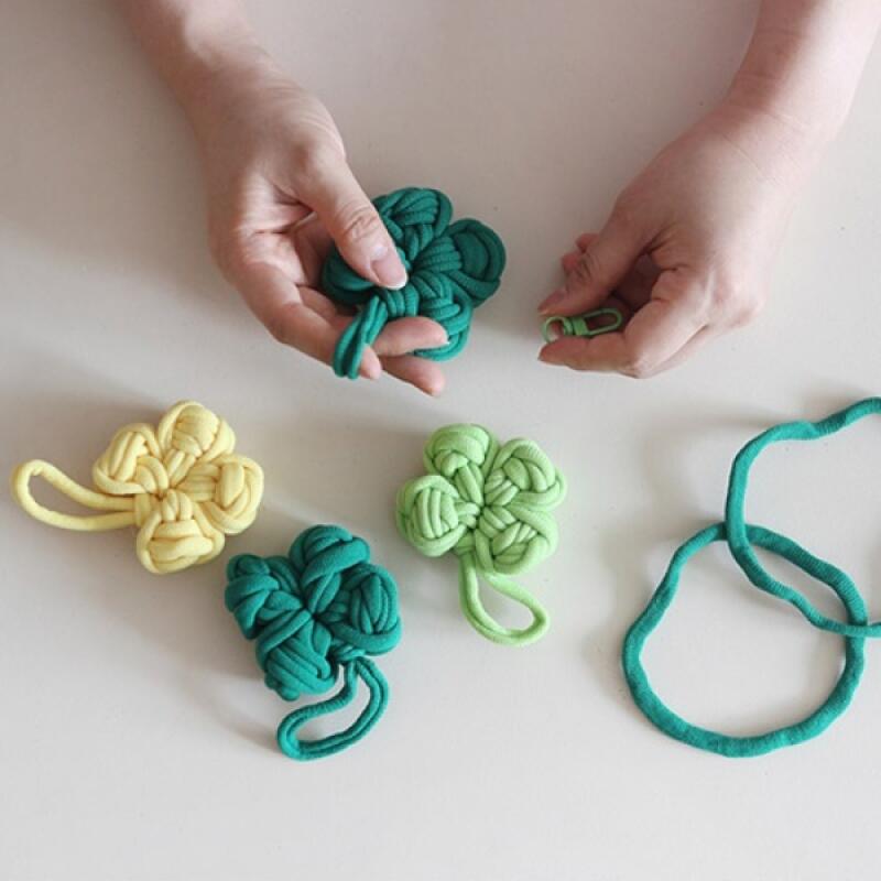 

Sock-shaped four-leaf clover keychain DIY kit with 5 clovers 3. Basic Basic - Light Green