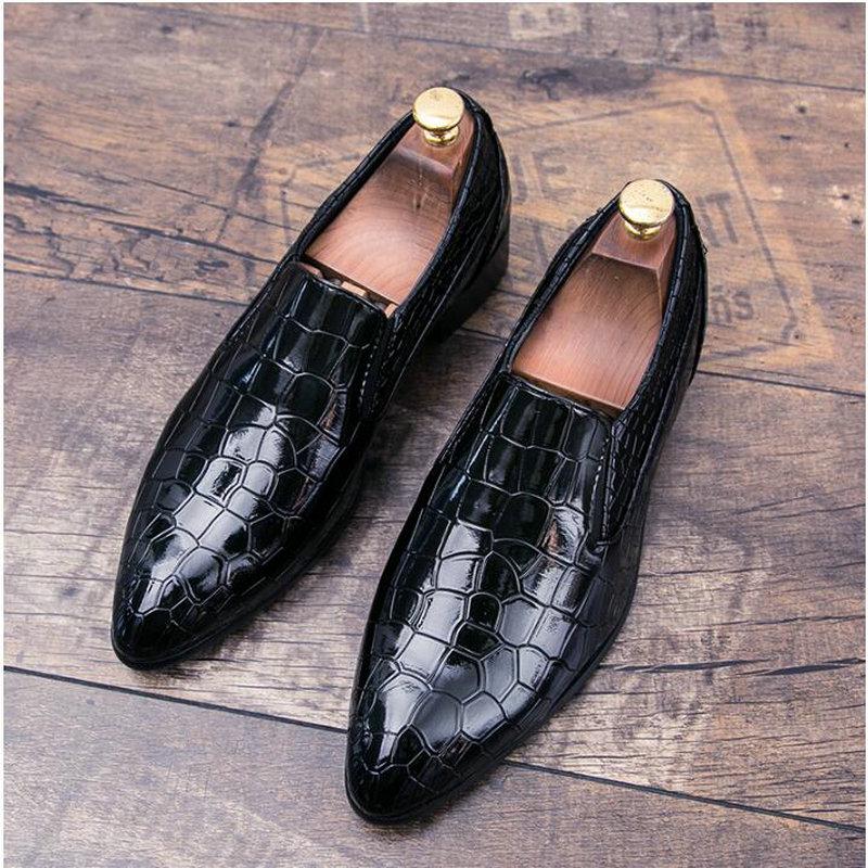 Hot Salepattern Male Slip-On Driving Shoes Pointed Toe Soft Comfortable Designer Loafers Moccasins for Men 559