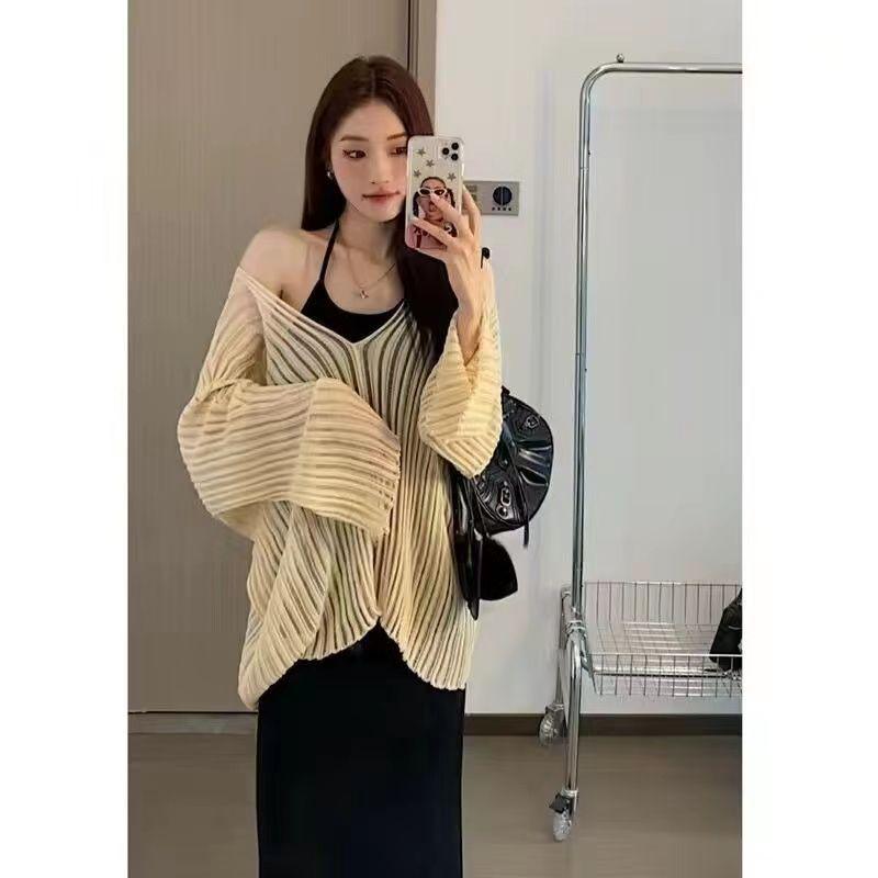 

Комплект трикотажного платья А-силуэта для похудения: Элегантная майка-накидка, подчеркивающая талию M