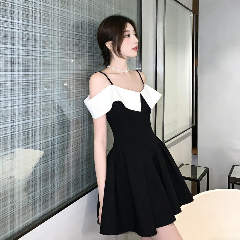 One-word shoulder suspender dress women's summer new small French pure desire wind waist short small black dress
