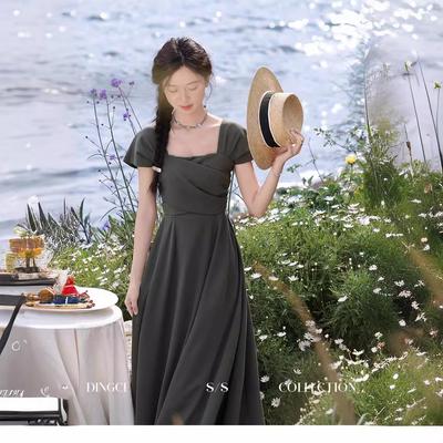 Sommer neues grau-grünes schlankes Temperamentkleid Damen quadratischer Ausschnitt Taillenkleid Monet Garten