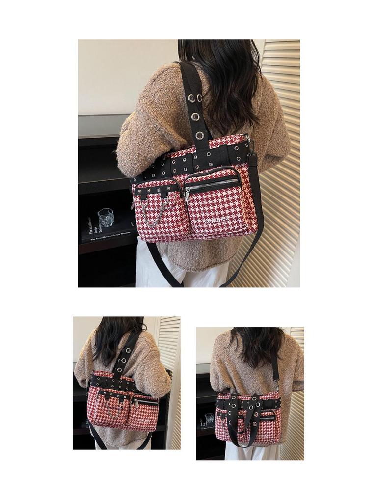 Autumn/Winter Fashion Rivet Shoulder Crossbody Bag for Women