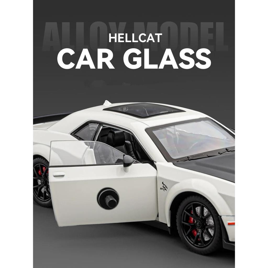 1/24 Dodge Challenger SRT Hellcat Model auta ze slitiny Diecast Kovový model sportovního vozu Vysoká simulace Zvukové světlo Dětská hračka Dárek
