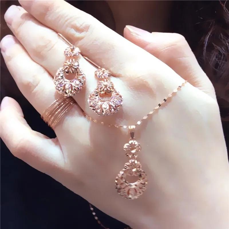 Classics Elegant Flower Necklace for Women Light Luxury Hollow Out Copper Plated Rose Gold Pendant Wedding Zircon