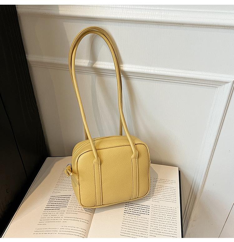 Retro niche portable bowling bag 2025 spring and summer new solid color shoulder bag temperament simple handbag