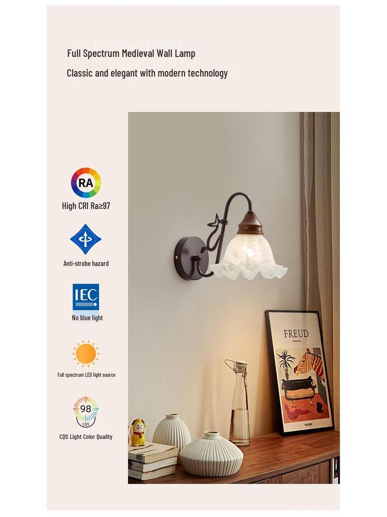 Französische Mid-Century Blumenwandleuchte in Retro-Walnuss - Kreatives Nanyang-Stil Nachttischlicht