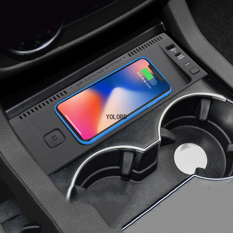 Uchwyt na telefon do ładowania w samochodzie Bezprzewodowa podkładka ładująca 15 W Ładowarka samochodowa do Mercedes-Benz W166 C292 X166 GLE GLS GL ML