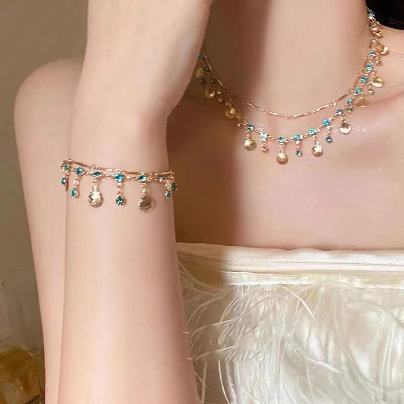 Luxe Doublelayer Shell And Zircon Necklace Sophisticated Design For Fashion Lovers