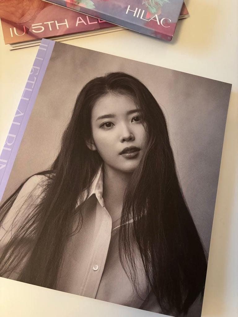 [USED] IU 5th Album HILAC (with photocard)