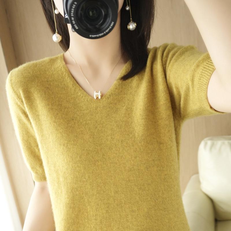 V-Neck Short-Sleeve Knit Top - 2022 Autumn Korean Style, Casual, Loose-Fit for Women