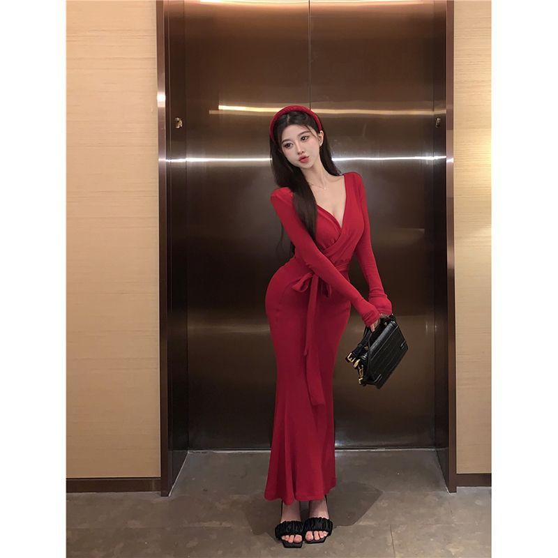 Sexy hot girl V-neck long-sleeve dress, women's spring new slim fit, fashionable hip-hugging mermaid long dress