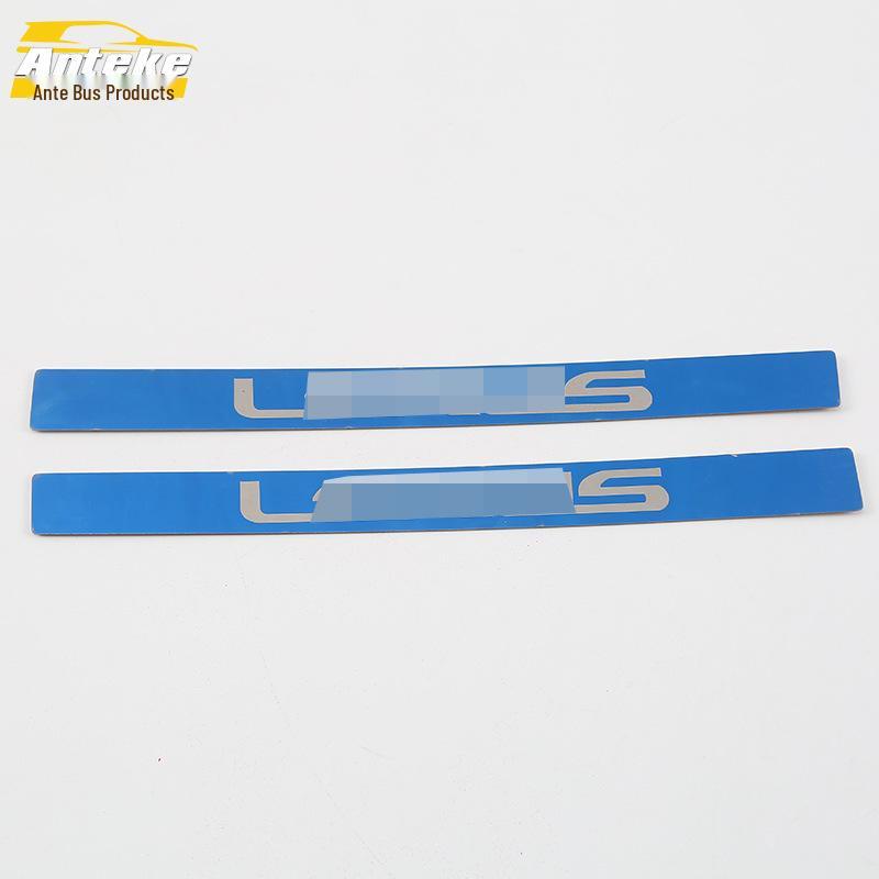 Pasuje na 18 modelů CT200: Nerezová zadní ochranná lišta a flitry pro ochranu kufru