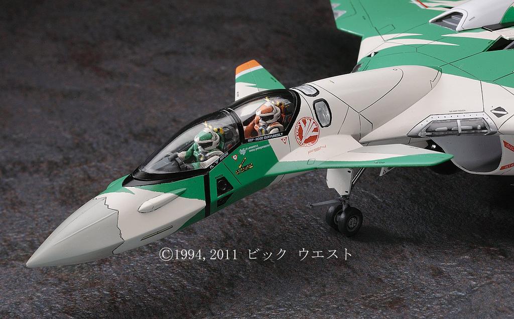 Hasegawa Macross the Ride Thunderbolt Two Seat Type Scale Plastic Model 65795 VF-11D 1/72