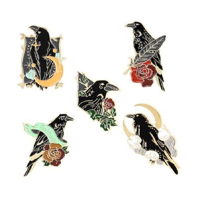 Broches de esmalte con forma de cuervo, gótico, punk, con forma de pájaro, pluma, luna, flores, para bolsos, insignias de solapa, joyería de moda, regalo para amigos y niños