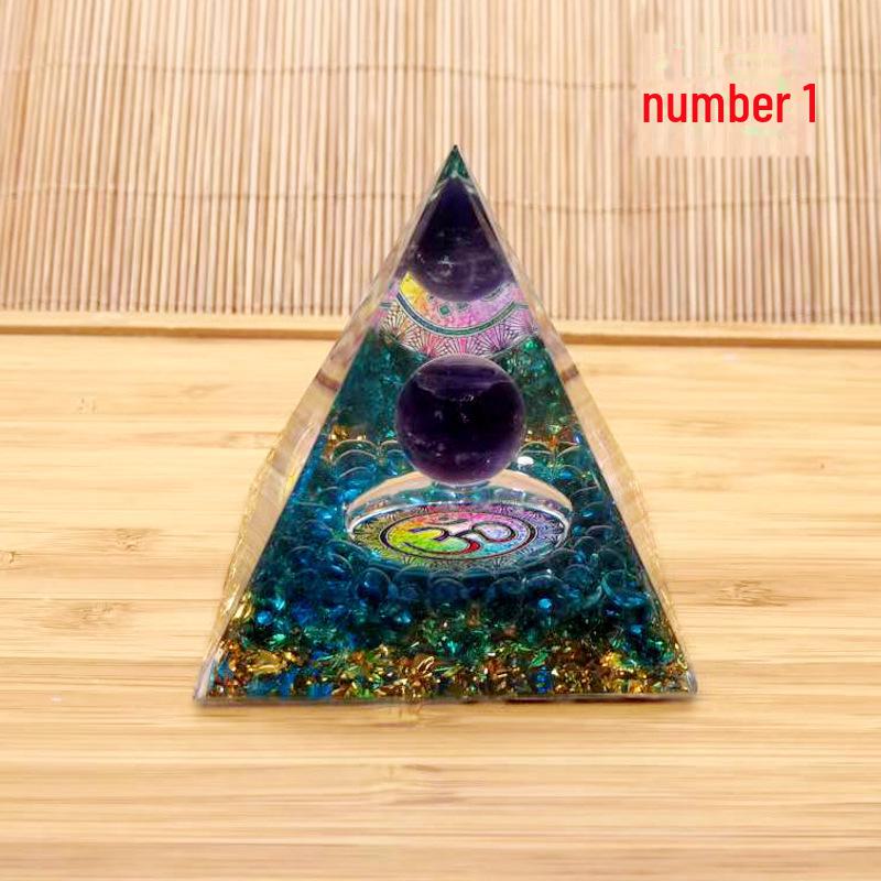 Ornamente creative din cristal: Pietre energetice, piramide și multe altele