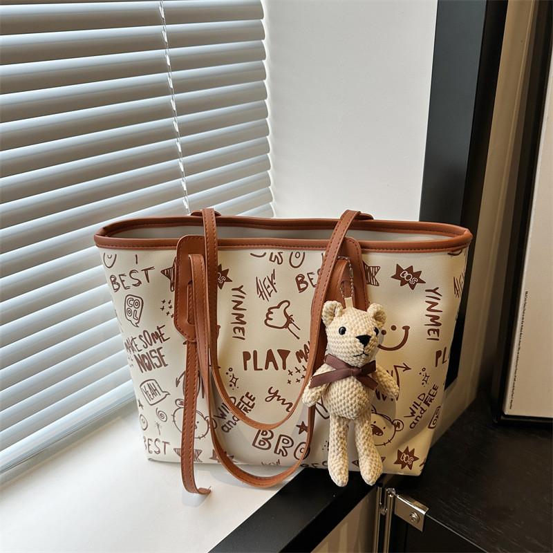 Fashionable Large Capacity Tote Bag For Women Ideal For Daily Commuting And Casual Outings