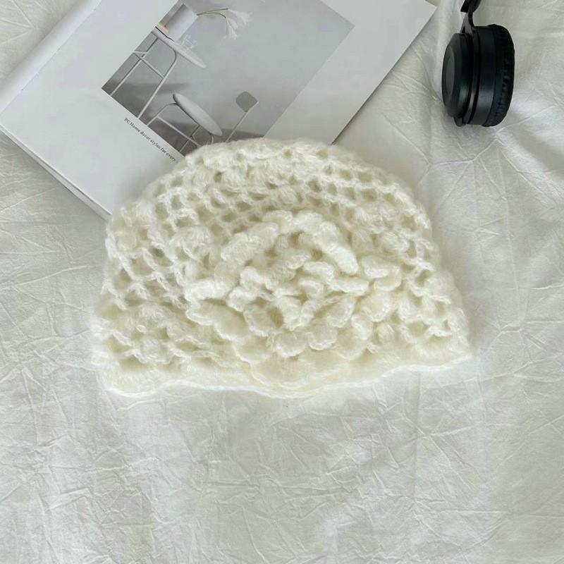 

2026 1pcs Fashion hand-knitted capWomen s crocheted three-dimensional flower head cap Artistic retro knitted slouchy hat beanie