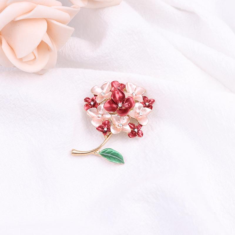 Creative Literary Hydrangea Plant Flower Brooch Ladies Western Pin Sweater Brooch Jewelry Accessories