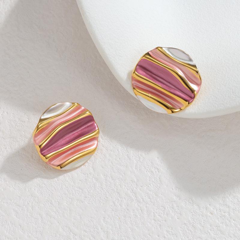 Ins Stainless Steel Irregular Pleated Contrast Color Stud Earrings for Women - Niche Design, Simple Commuting Accessory for Autumn and Winter.