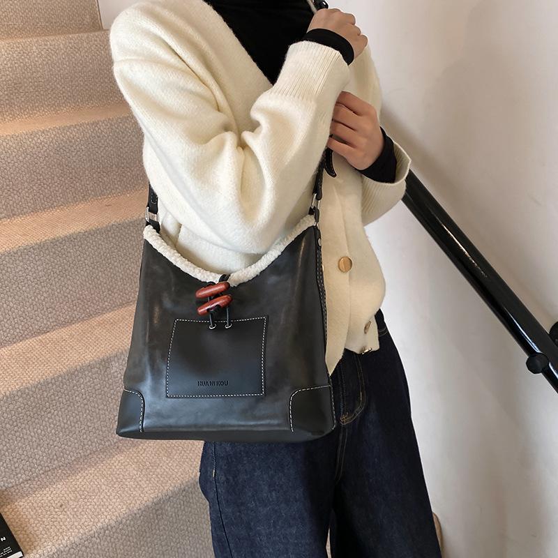 2025 new splicing hair bag women's niche design high-end underarm bag retro tote bag shoulder bag