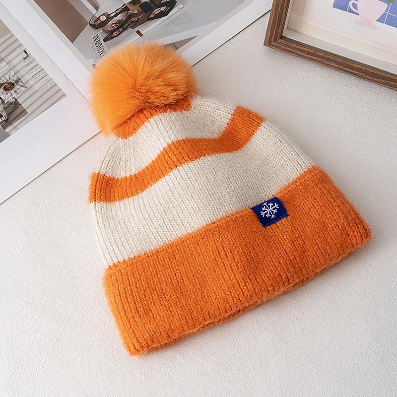 New Style Snow Label Beanie Hat Color Blocked Style Plush Fur Lined Pompoms Warm Winter Hat Fashion Y2k Beanie For Woman Girl