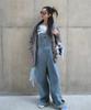 UNBEKANNTER PLANET Gestreifte Latzhose Blau