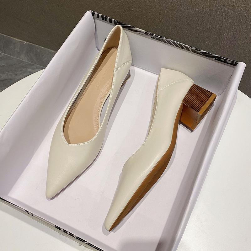 

Women s shoes soft leather women s shoes French spring thick heel shallow mouth pointed middle heel high heels single shoes 40