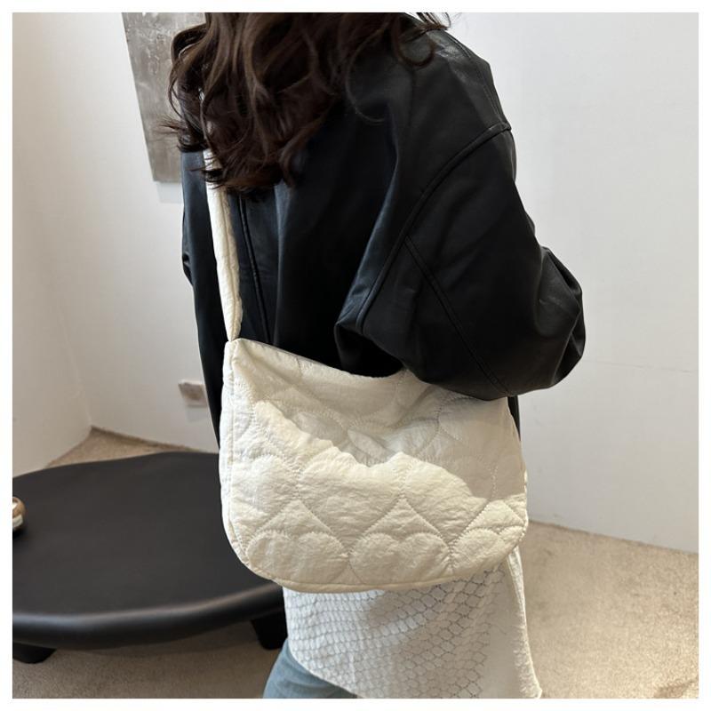 

Large capacity rhombus cloud women s bag pleated dumpling large bag autumn new casual shoulder bag messenger bag