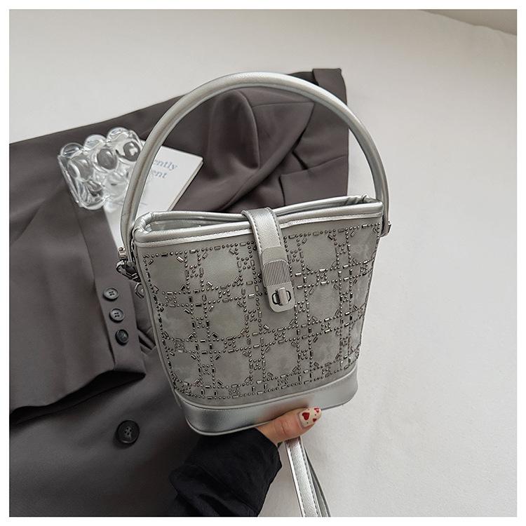 Small bag women's handbag 2025 new summer super popular bucket bag niche design women's messenger bag tide